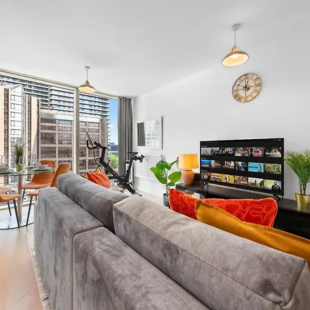 Canary Wharf Apartment